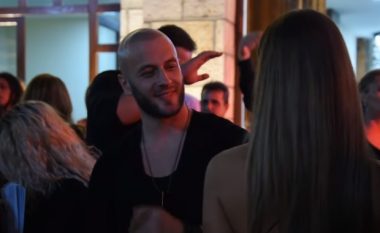 Adrian Gaxha ‘kapet mat’ me të dashurën e re (Video)
