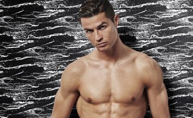 Cristiano Ronaldo pozon për markën e tij të të brendshmëve , shfaq trupin muskuloz (Foto)