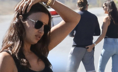 Irina Shayk bën një kapje të pacipë në të pasmet e të dashurit Bradley Cooper gjatë shëtitjes romantike në Malibu (Foto)