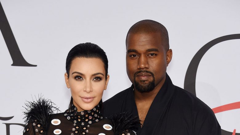 Kim Kardashian tregon se si e njohu Kanye Westin kur ajo ishte e martuar (Foto)