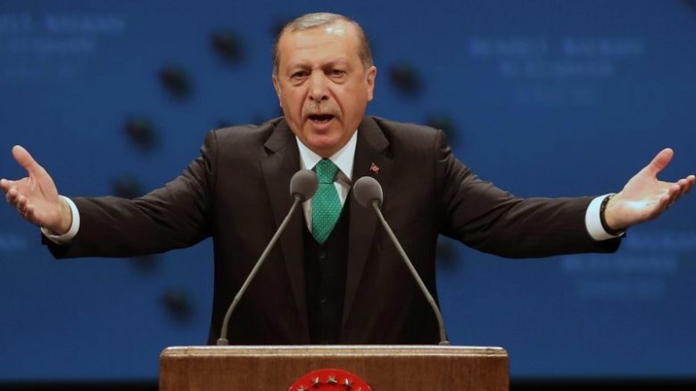 Erdogan: Turqia për 54 vjet pret në dyert e BE-së, na kanë gënjyer