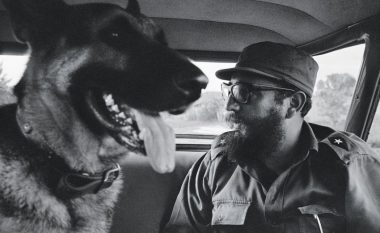 Fotografi të rralla të Fidel Kastros – nga njeriu që ka pasur mundësi si askush tjetër për të dokumentuar jetën e liderit të Kubës (Foto)