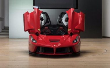 E bleu për 2,1 milionë euro, por ky Ferrari nuk është për vozitje (Foto)