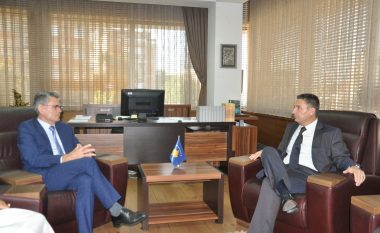 Ministri Bytyqi priti rektorin e Universitetit të Prishtinës “Hasan Prishtina”