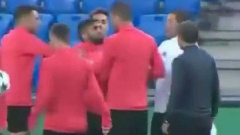 Gabigol përleshet me bashkëlojtarin e tij te Benfica (Video)