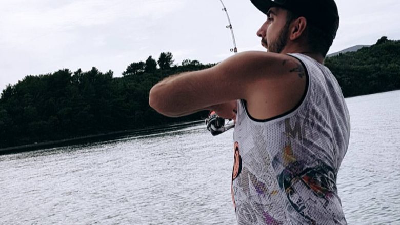 Gjiko sprovon veten edhe në peshkim (Foto/Video)