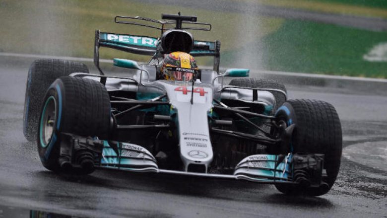 Hamilton dominon në shi, “pole position” në Monza