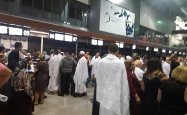 Haxhinjtë kosovarë kthehen nga Meka