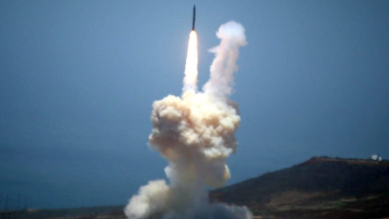 Përkundër vërejtjes amerikane, Irani thotë se ka kryer një test raketor