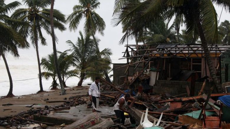 Uragani i tmerrshëm Irma godet Kubën (Video)