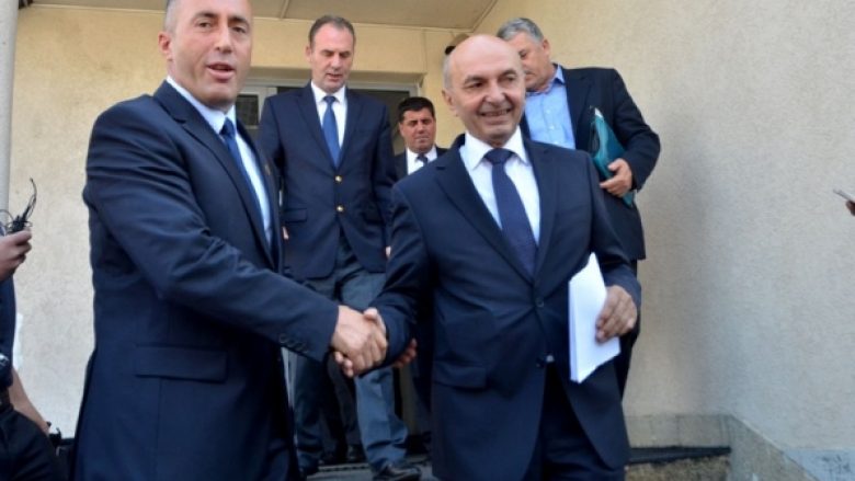 Mustafa ia dorëzon sot postin e kryeministrit Haradinajt