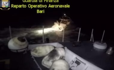 Identifikohen tre shqiptarët, që u kapën me 4 ton kanabis në jaht (Video)