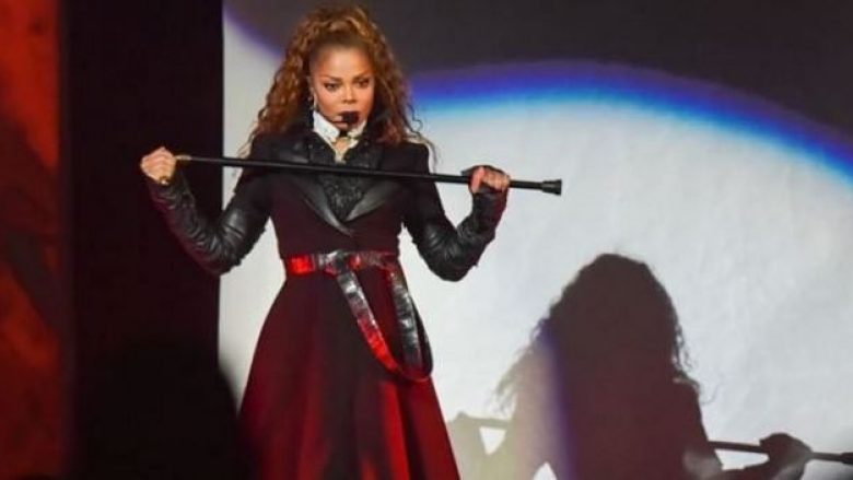 Janet Jackson i rikthehet koncerteve pas lindjes së djalit (Foto)