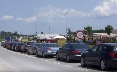 Rikthehen kolonat në kufirin me Serbinë, deri në katër orë pritje në Merdare