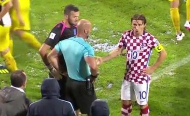 Gjyqtari ndërprenë përkohësisht ndeshjen Kroaci-Kosovë, vendimi final pas 10 minutave (Foto)