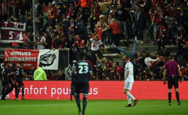 Ndërpritet ndeshja Amiens – Lille: Tifozët mysafirë rrëzohen nga tribuna – 20 të lënduar, tre në gjendje të rëndë (Foto/Video)   