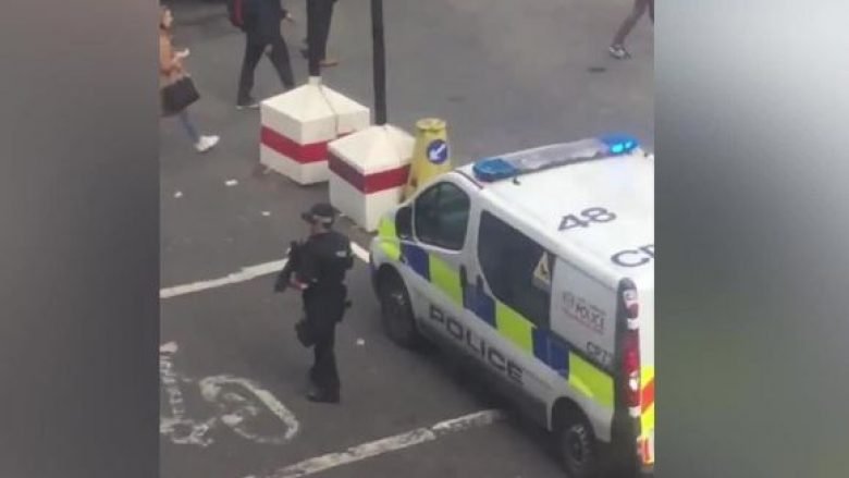 Një pako e dyshimtë alarmon një pjesë të Londrës, evakuohen banorët (Video)