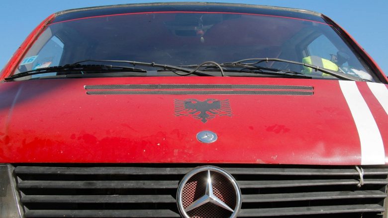 Gazeta e njohur gjermane: Kjo është arsyeja pse shqiptarët çmenden për Mercedesin! (Foto)