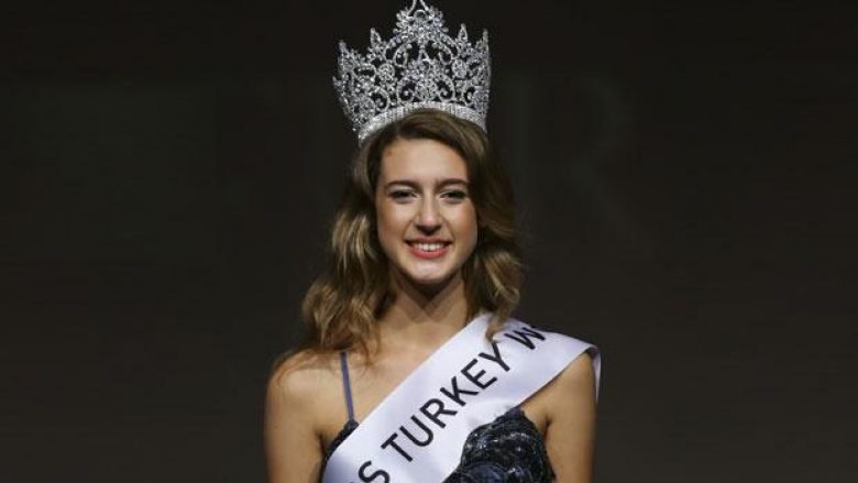 Një mesazh i vitit të kaluar në Twitter, i kushton me marrje të titullit të “Miss Turkey 2017” (Foto)