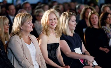 Nicole Kidman merr kritika, shkon me fustan transparent në ngjarje bamirësie (Foto)