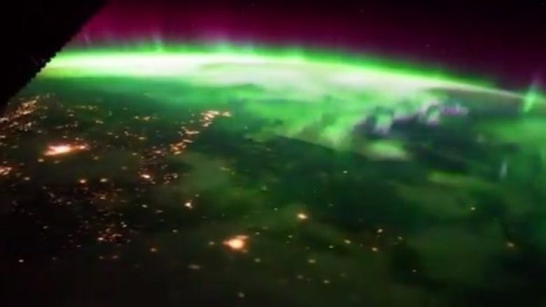 “Dritat e Veriut”, imazhe marramendëse nga hapësira (Video)