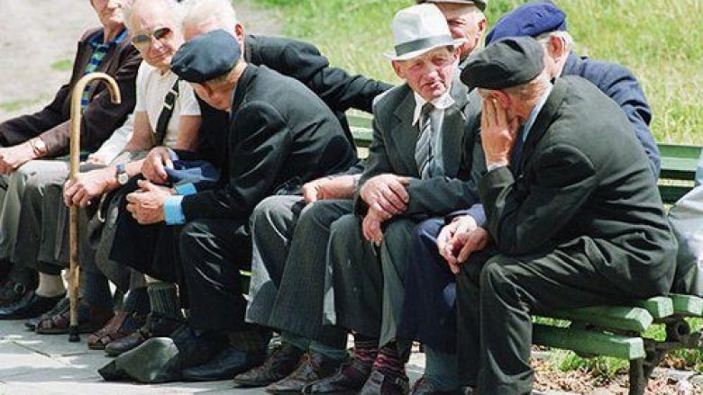 Shqiptarët në fund të shekullit do të jenë 1.7 mln banorë, shumica pleq