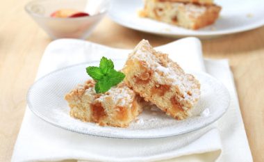 Receta për ëmbëlsirë të shijshme me mollë: Përgatitje e shpejtë dhe e thjeshtë