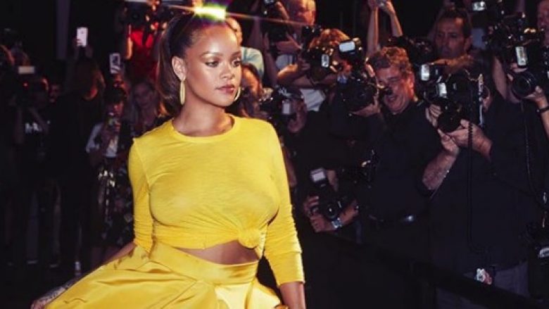Rihanna reagon ndaj njerëzve që nuk ia dinë mbiemrin e vërtetë