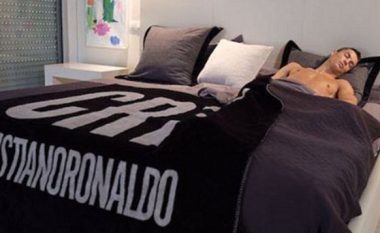 Sekreti i Cristiano Ronaldos është gjumi, fle 5 herë nga 90 minuta!