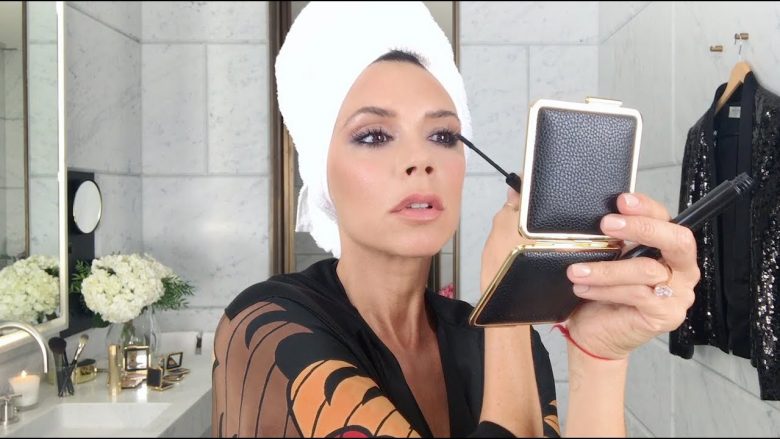 Si grimohet hap pas hapi ikona e adhuruar e modës Victoria Beckham? (Video)