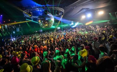 Çfarë nate: Seth Troxler sjell atmosferën e klubeve të Ibizas në Prishtinë (Video)