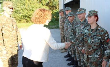 Sheqerinska viziton ushtarët e Maqedonisë në kazermën Cerklje të Sllovenisë