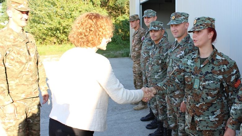 Sheqerinska viziton ushtarët e Maqedonisë në kazermën Cerklje të Sllovenisë