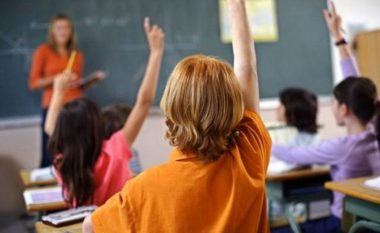 MASH Maqedoni: Disa klasa, vitin e ri shkollor do ta fillojnë me tekste të reja shkollore