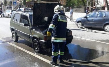 Shpërthen një automjet para Gjykatës në Vlorë