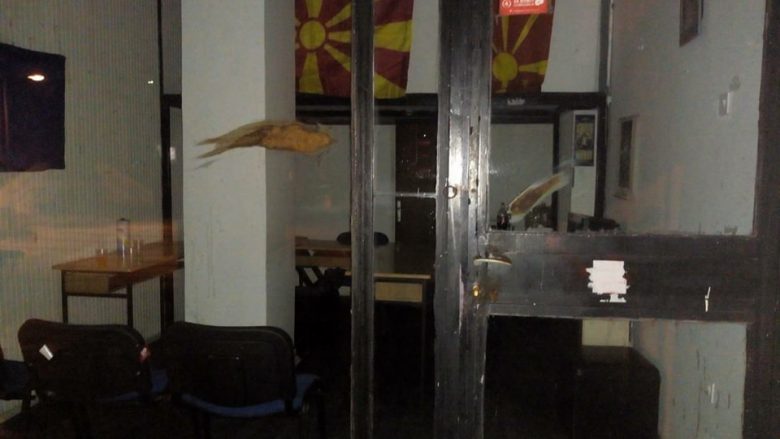 Dy shtabe të thyera në ditën e parë të fushatës zgjedhore në Maqedoni (Foto)