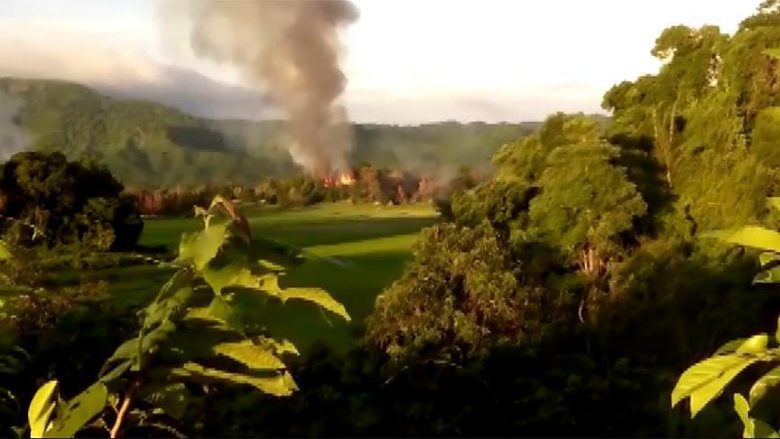 Vazhdon shkatërrimi i shtëpive të myslimanëve në Arakan (Video)