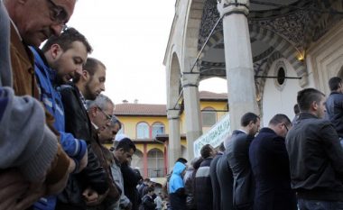 Besimtarët myslimanë festojnë sot Kurban-Bajramin