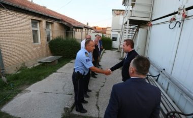 Ministri Brendshëm viziton stacionin policor në veri