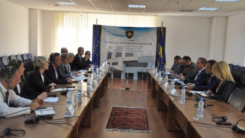 Ministri i Punëve të Brendshme priti një delegacion të BE-së