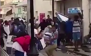 Pasojat tjera të uraganit Irma: Përveç vjedhjeve masive të dyqaneve, edhe disa të dënuar ikin nga burgu (Video)