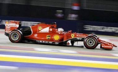 Vettel, rekord dhe “pole” në Singapor; zhgënjen Mercedes