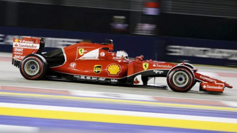 Vettel, rekord dhe “pole” në Singapor; zhgënjen Mercedes