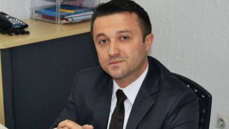 Deputeti Berisha e quan gjest racist e qyqarë veprimin e avokatit Gashi ndaj personit që kërkonte lëmoshë në Prishtinë