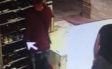 Imami Ahmed Kalaja publikon pamjet kur një i ri vjedh një palë këpucë në xhami (Video)