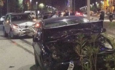 Katër vetura përfshihen në një aksident në Vlorë