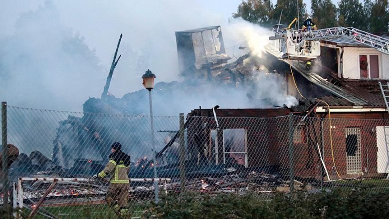 Përfshihet nga zjarri një xhami në Suedi, dyshohet se ishte diçka e qëllimshme (Foto/Video)