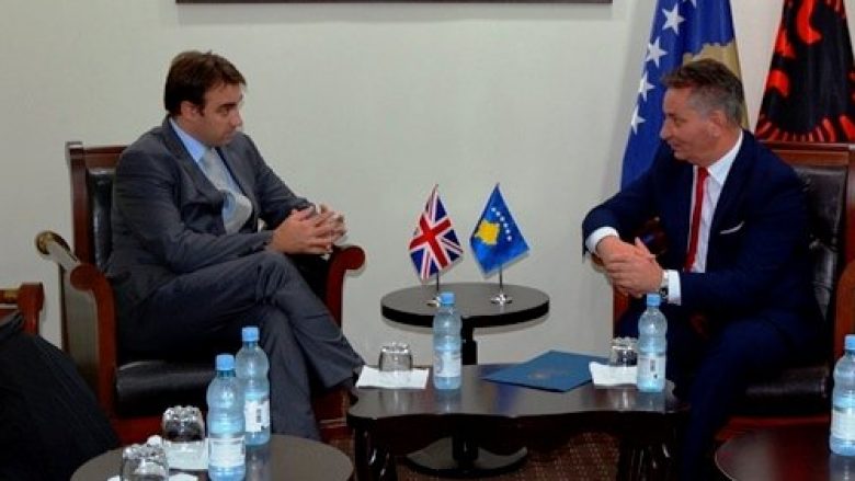 Ministri Lekaj priti në një takim ambasadorin e britanik