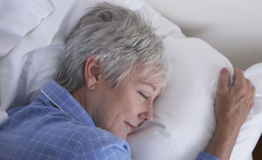 Pse me plakjen gratë kanë probleme me gjumin