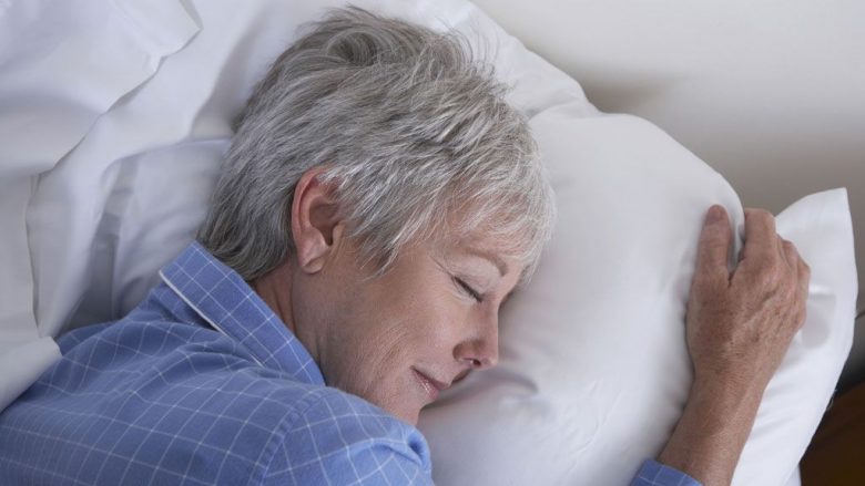 Pse me plakjen gratë kanë probleme me gjumin